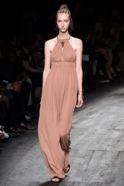 Look 15